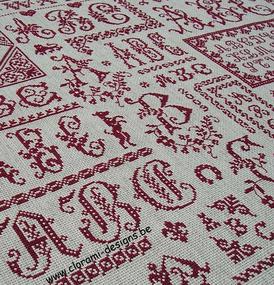 afbeelding van de rode kruissteek merklap Ref 023 ABC Sampler van CloRaMi Designs