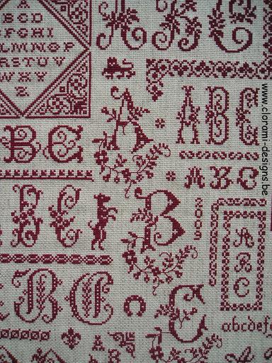 afbeelding van de rode kruissteek merklap Ref 023 ABC Sampler van CloRaMi Designs