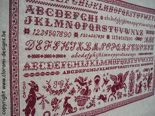 afbeelding van de rode kruissteek merklap Ref 032 Marquoir d'Elien van CloRaMi Designs