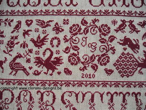 afbeelding van de rode kruissteek merklap Ref 056 Secret Garden Sampler van CloRaMi Designs
