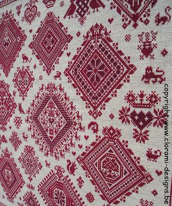 afbeelding van de rode kruissteek merklap Ref 027 Vierlanden Diamonds van CloRaMi Designs