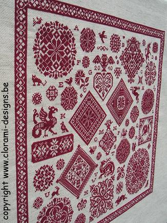 afbeelding van de rode kruissteek merklap Ref 021 Vierlanden Spot Sampler van CloRaMi Designs