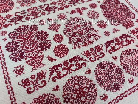 afbeelding van de rode kruissteek merklap Ref 063 Vierlanden xxx Rows van CloRaMi Designs