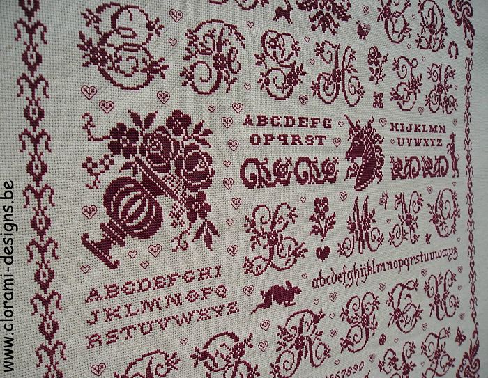 afbeelding van de rode kruissteek merklap Ref 047 Vintage cross stitch Samplervan CloRaMi Designs